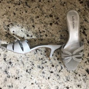 BNWT Kelly & Katie Silver Kitten Heels